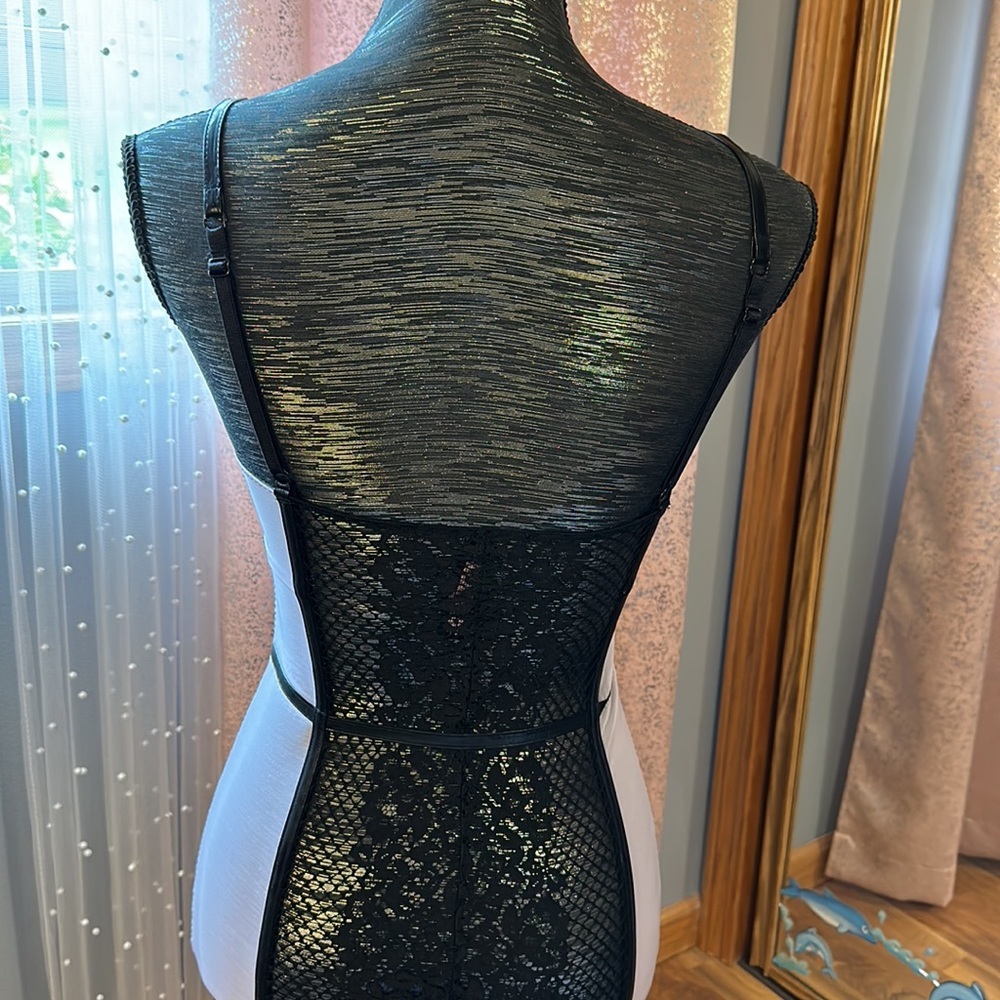 Faux leather and lace trimmed corset - Picture 6 of 7